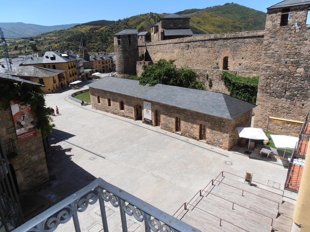 Hostal Virgen De La Encina Ponferrada Ruang foto
