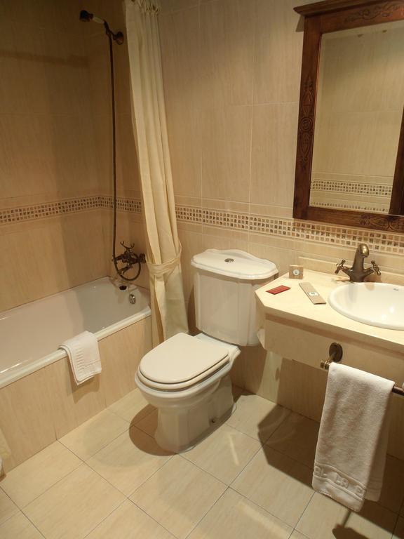 Hostal Virgen De La Encina Ponferrada Ruang foto