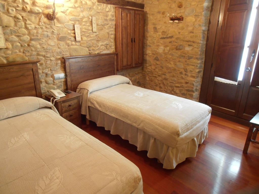 Hostal Virgen De La Encina Ponferrada Ruang foto
