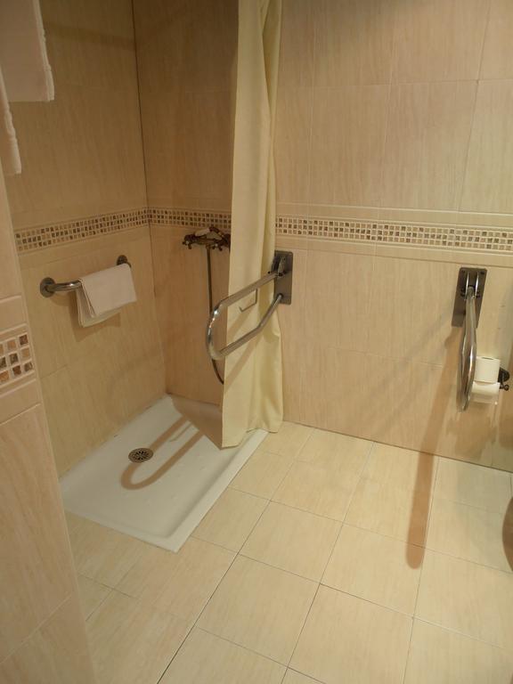 Hostal Virgen De La Encina Ponferrada Ruang foto