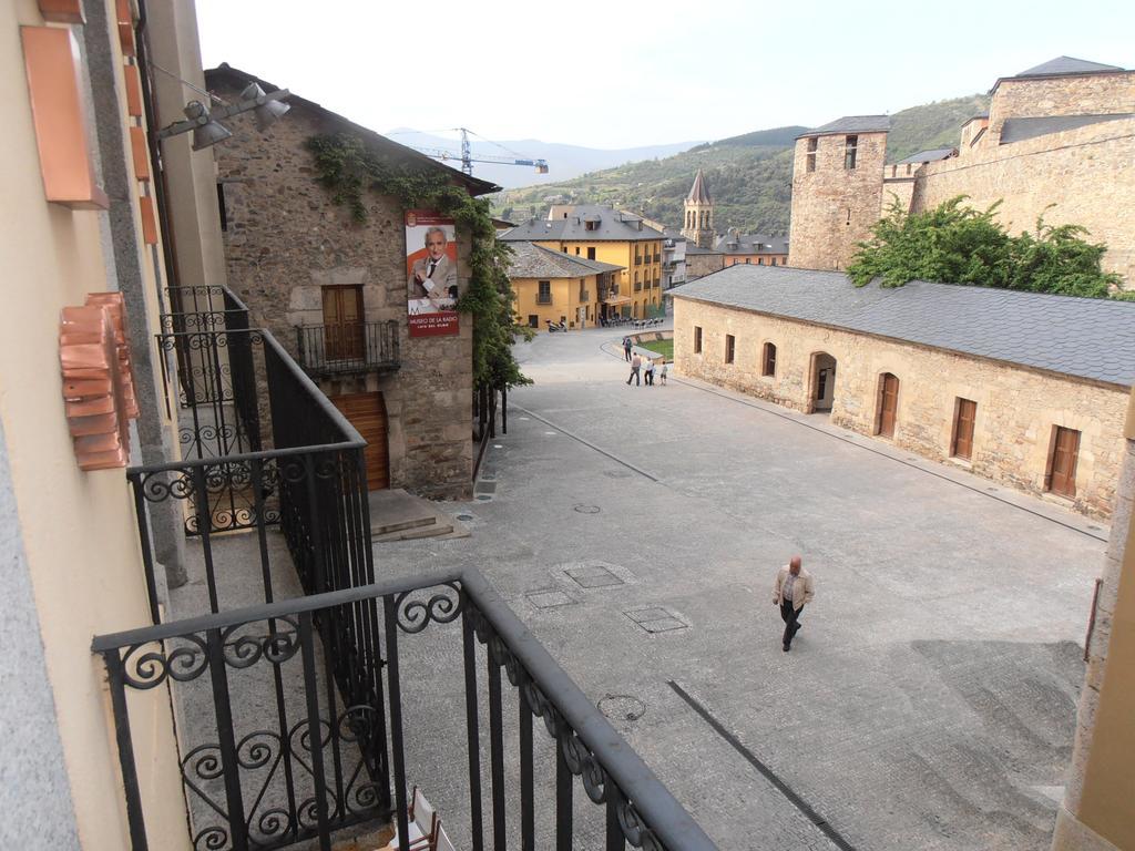 Hostal Virgen De La Encina Ponferrada Ruang foto