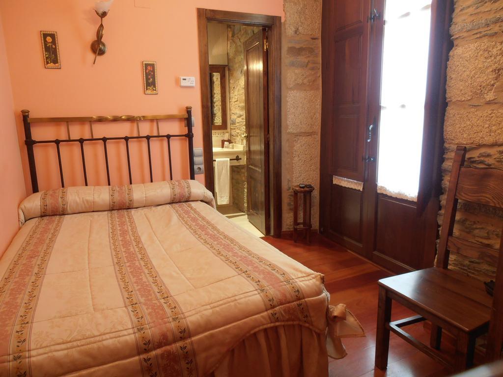 Hostal Virgen De La Encina Ponferrada Ruang foto