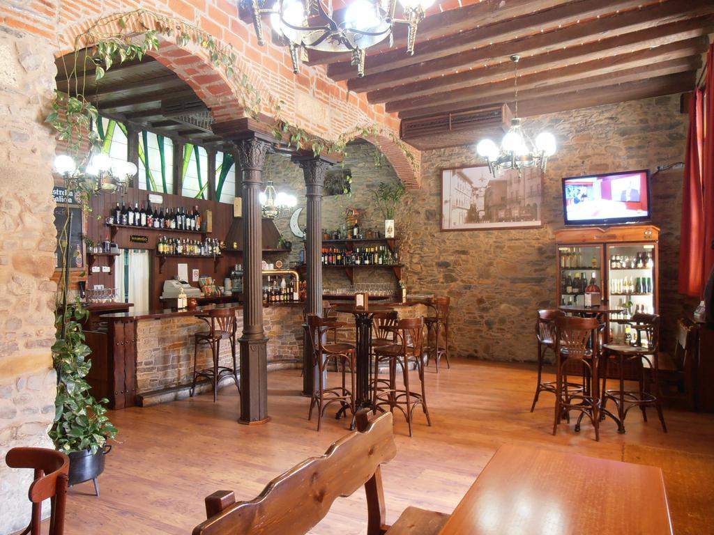 Hostal Virgen De La Encina Ponferrada Bagian luar foto