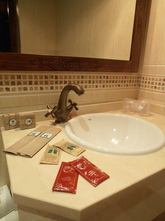 Hostal Virgen De La Encina Ponferrada Ruang foto