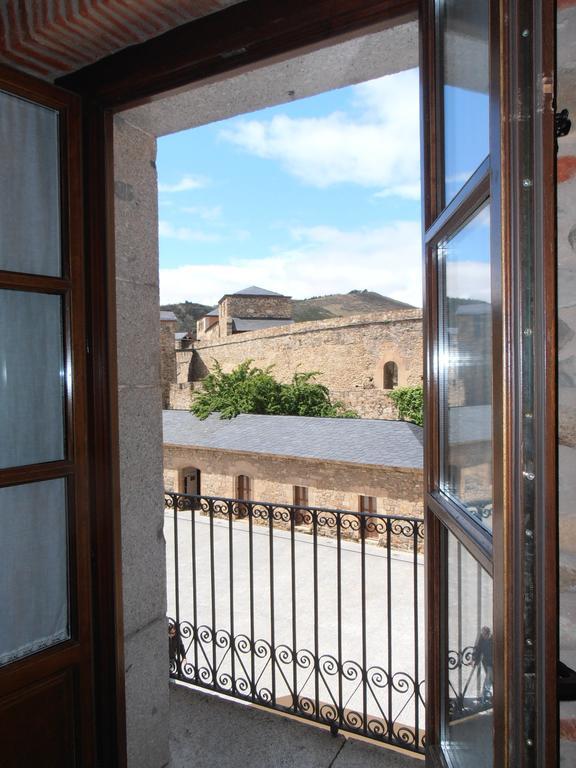 Hostal Virgen De La Encina Ponferrada Ruang foto