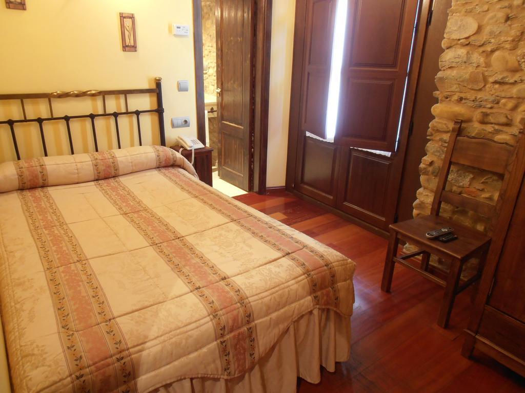 Hostal Virgen De La Encina Ponferrada Ruang foto