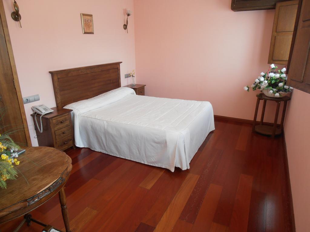 Hostal Virgen De La Encina Ponferrada Ruang foto