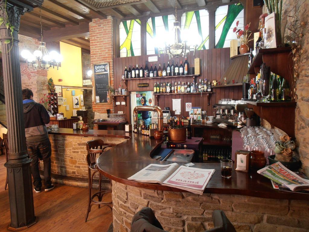 Hostal Virgen De La Encina Ponferrada Bagian luar foto