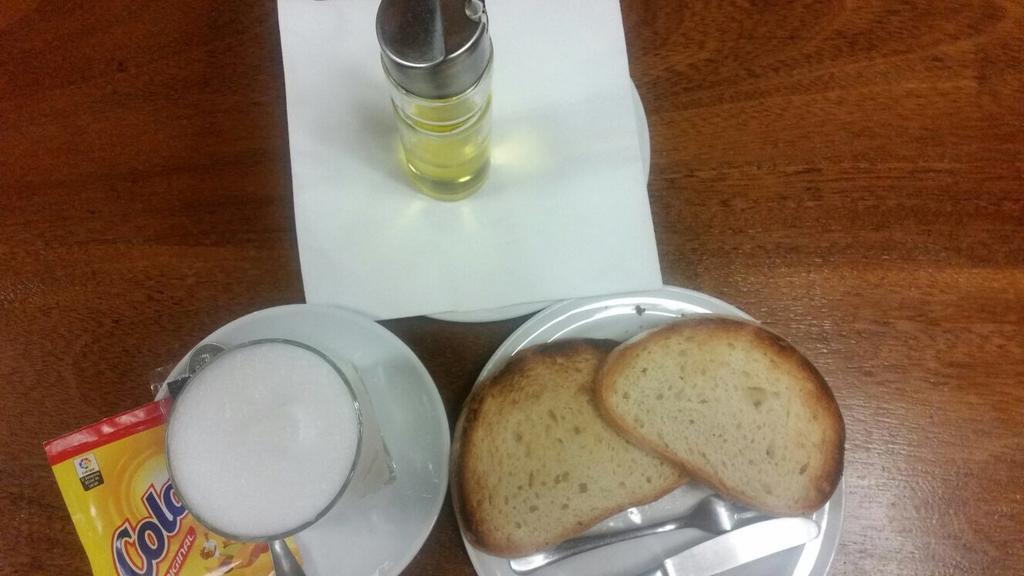 Hostal Virgen De La Encina Ponferrada Bagian luar foto